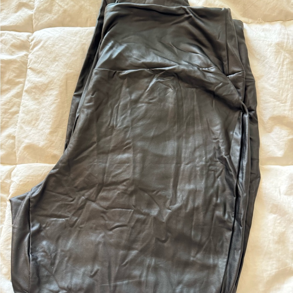 SHEIN Black Leggings with Smooth Glossy Finish